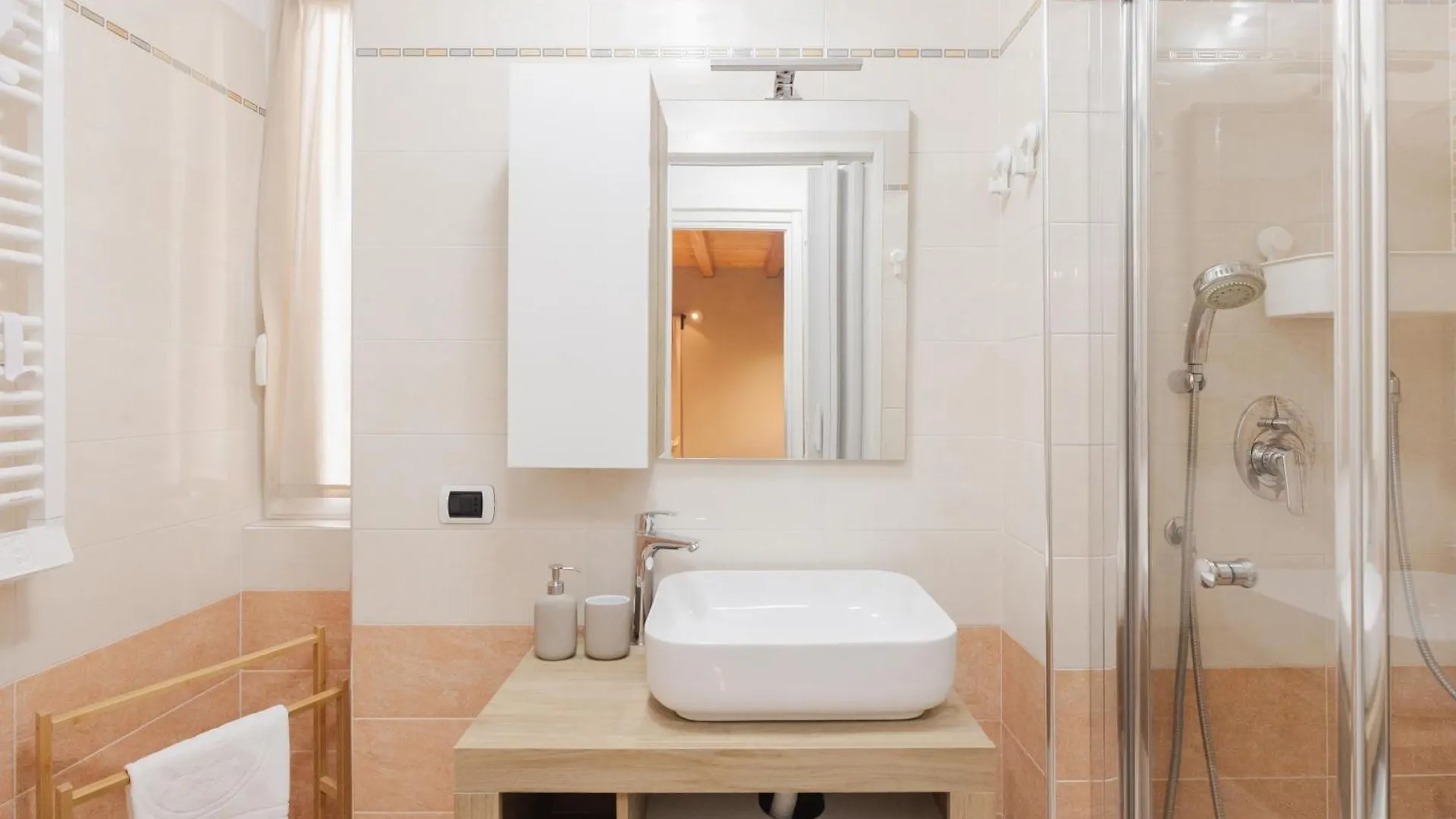 Gohost - Bright, Quiet And Cozy Loft Apartman Rozzano