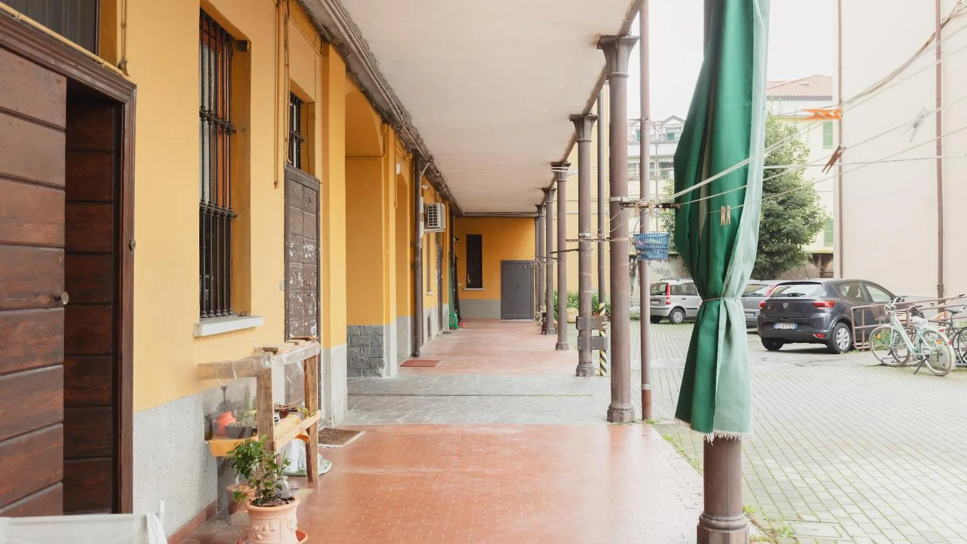 Gohost - Bright, Quiet And Cozy Loft Apartman Rozzano